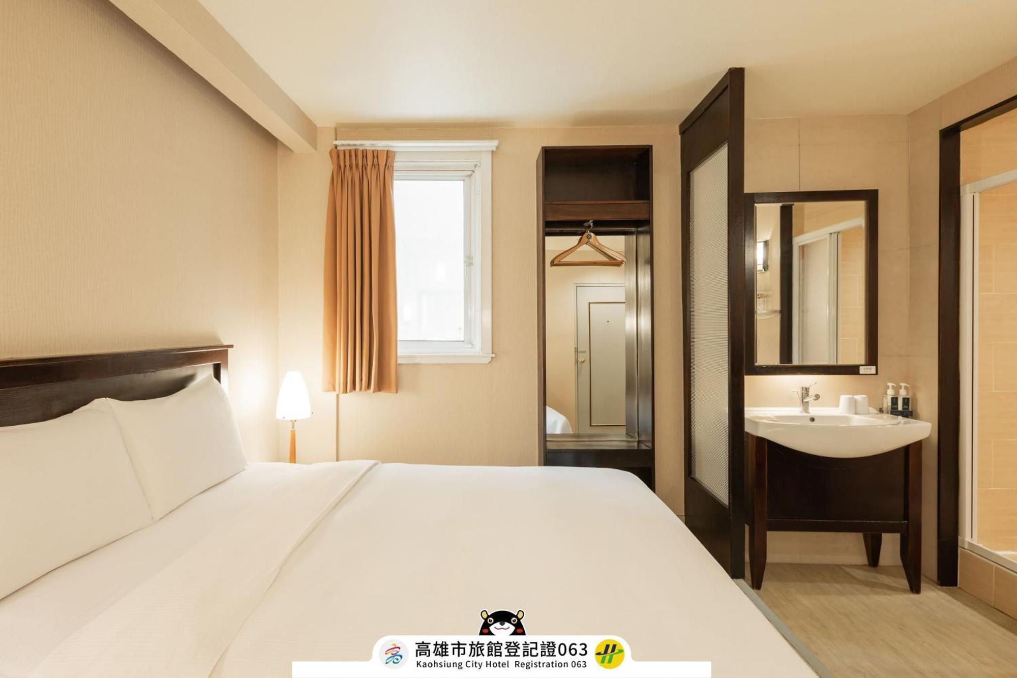 Kindness Hotel Weiwuying Kaohsiung Bagian luar foto