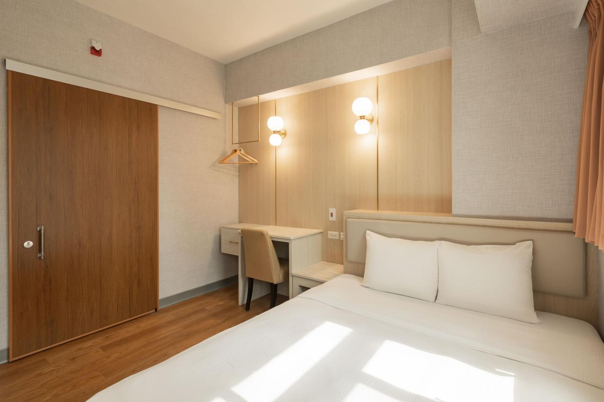 Kindness Hotel Weiwuying Kaohsiung Bagian luar foto