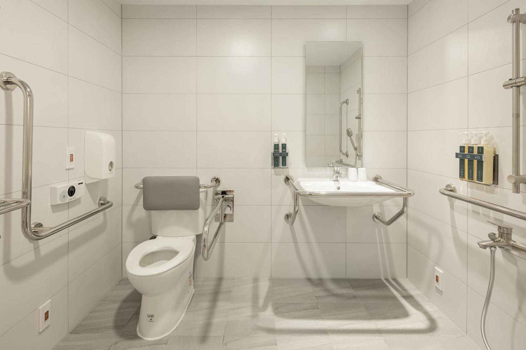 Kindness Hotel Weiwuying Kaohsiung Bagian luar foto