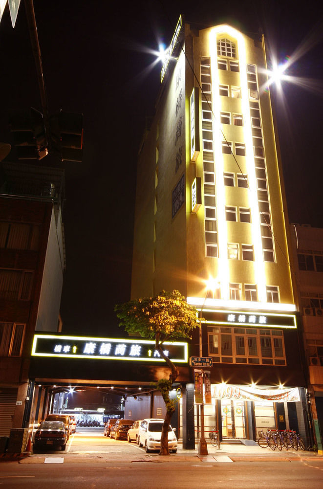 Kindness Hotel Weiwuying Kaohsiung Bagian luar foto
