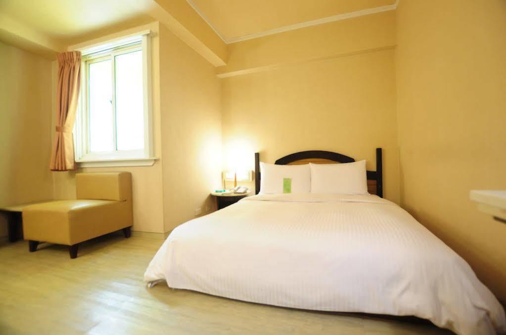 Kindness Hotel Weiwuying Kaohsiung Bagian luar foto