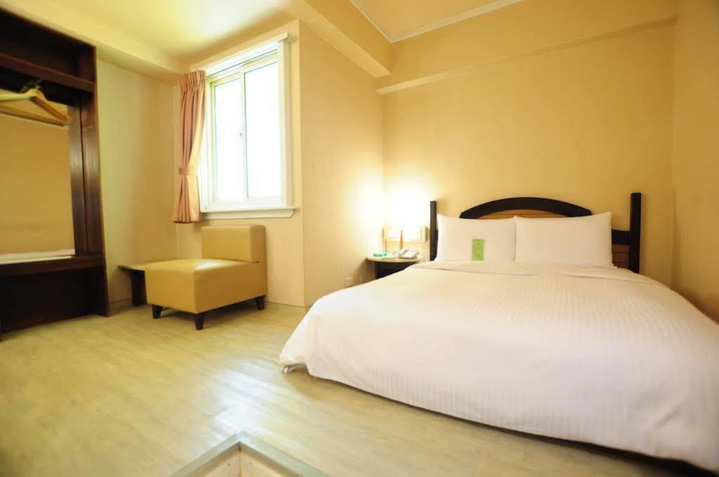 Kindness Hotel Weiwuying Kaohsiung Bagian luar foto