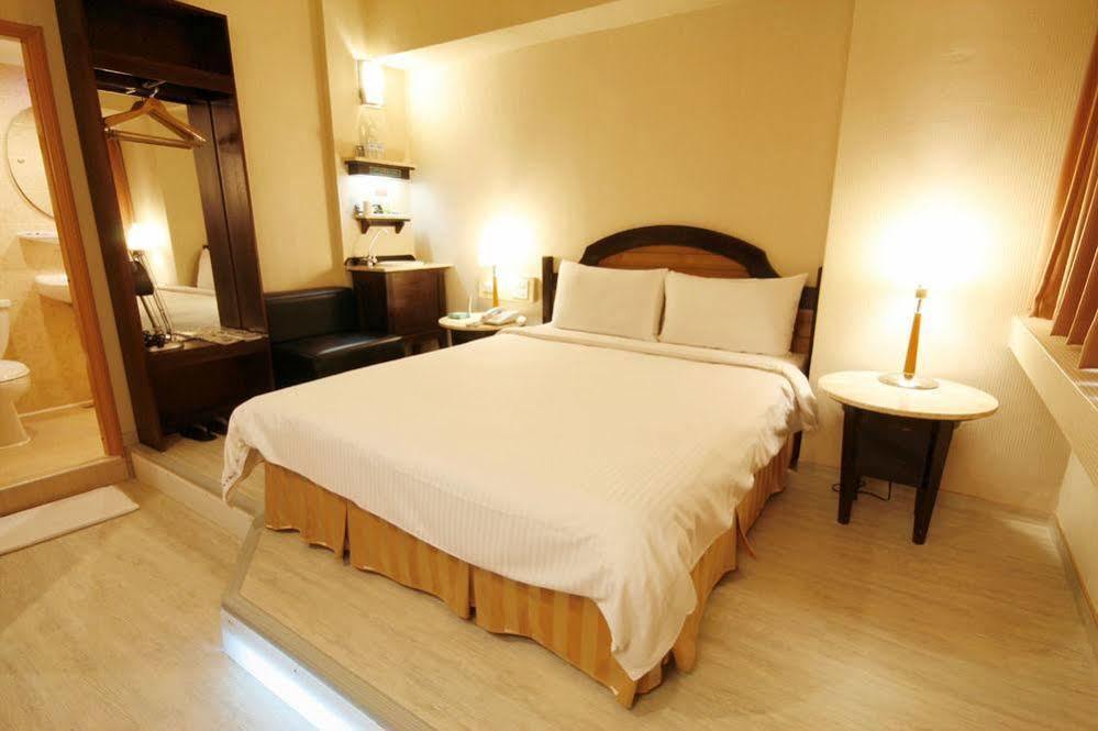 Kindness Hotel Weiwuying Kaohsiung Bagian luar foto